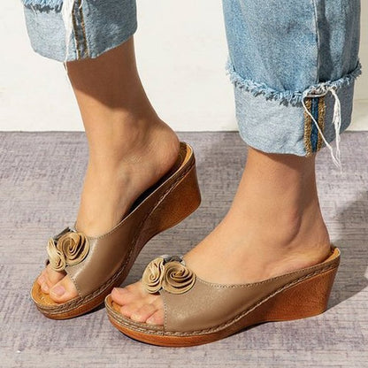 🎉Reducción de precio por tiempo limitado🎉--Sandalias Cómodas de Cuero con Flores para Mujeres con Cuña