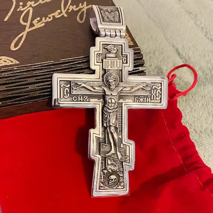 Colgante Crucifijo de Jesús hecho a mano